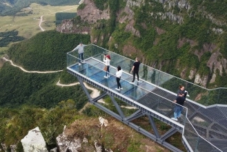 Rumo Brasil - Passarela Corvo Branco